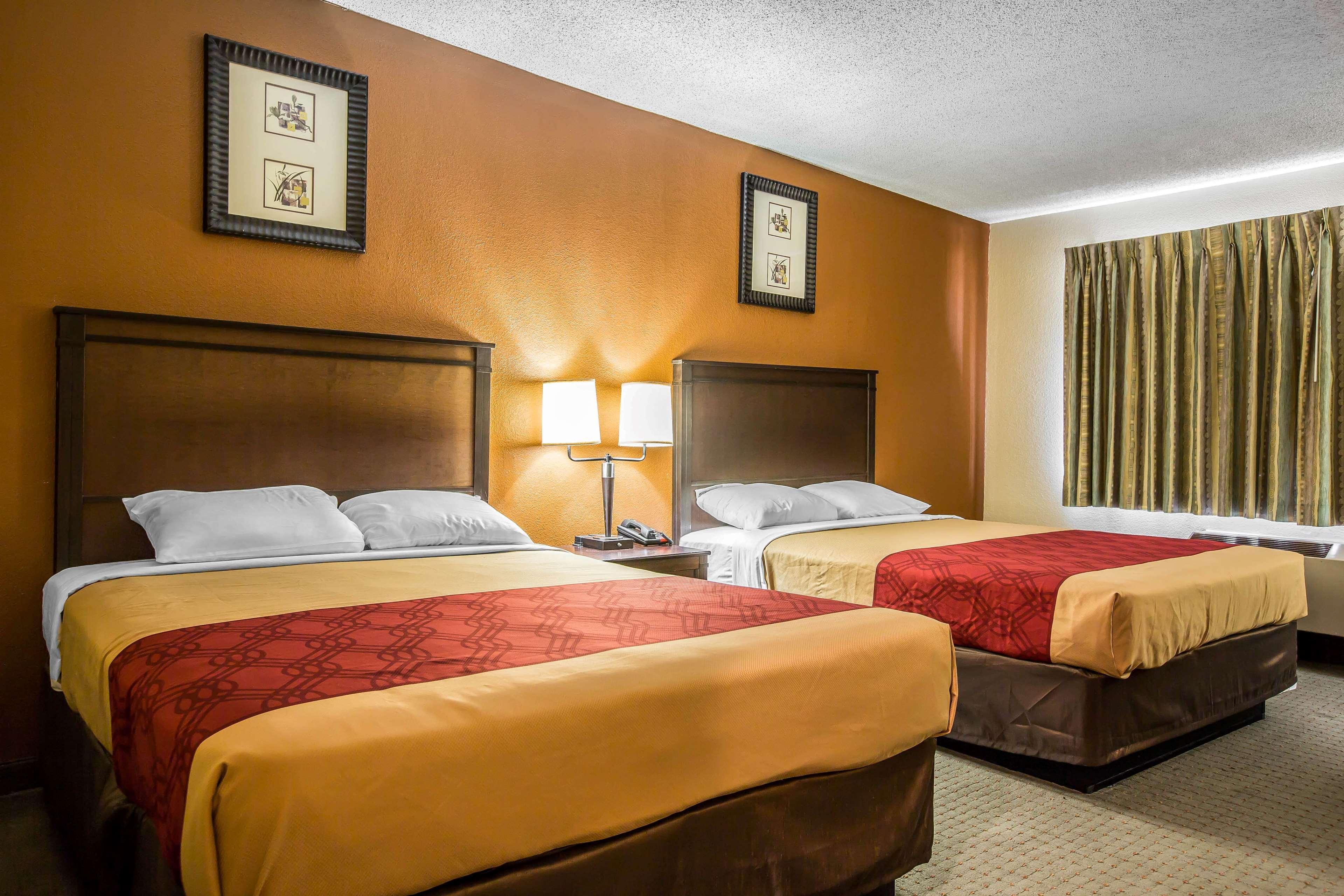 Hotel Baymont By Wyndham Ontario Exterior foto
