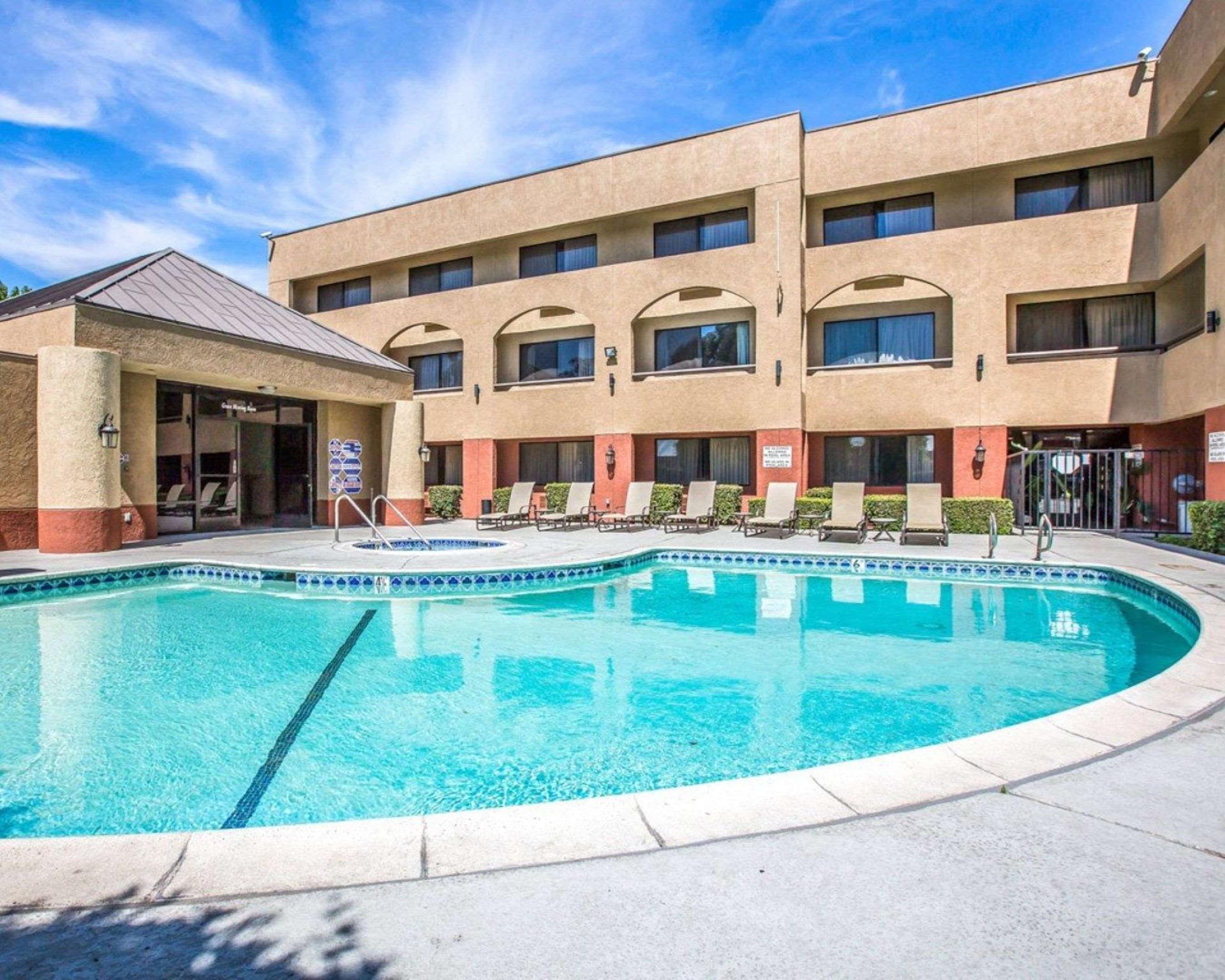 Hotel Baymont By Wyndham Ontario Exterior foto