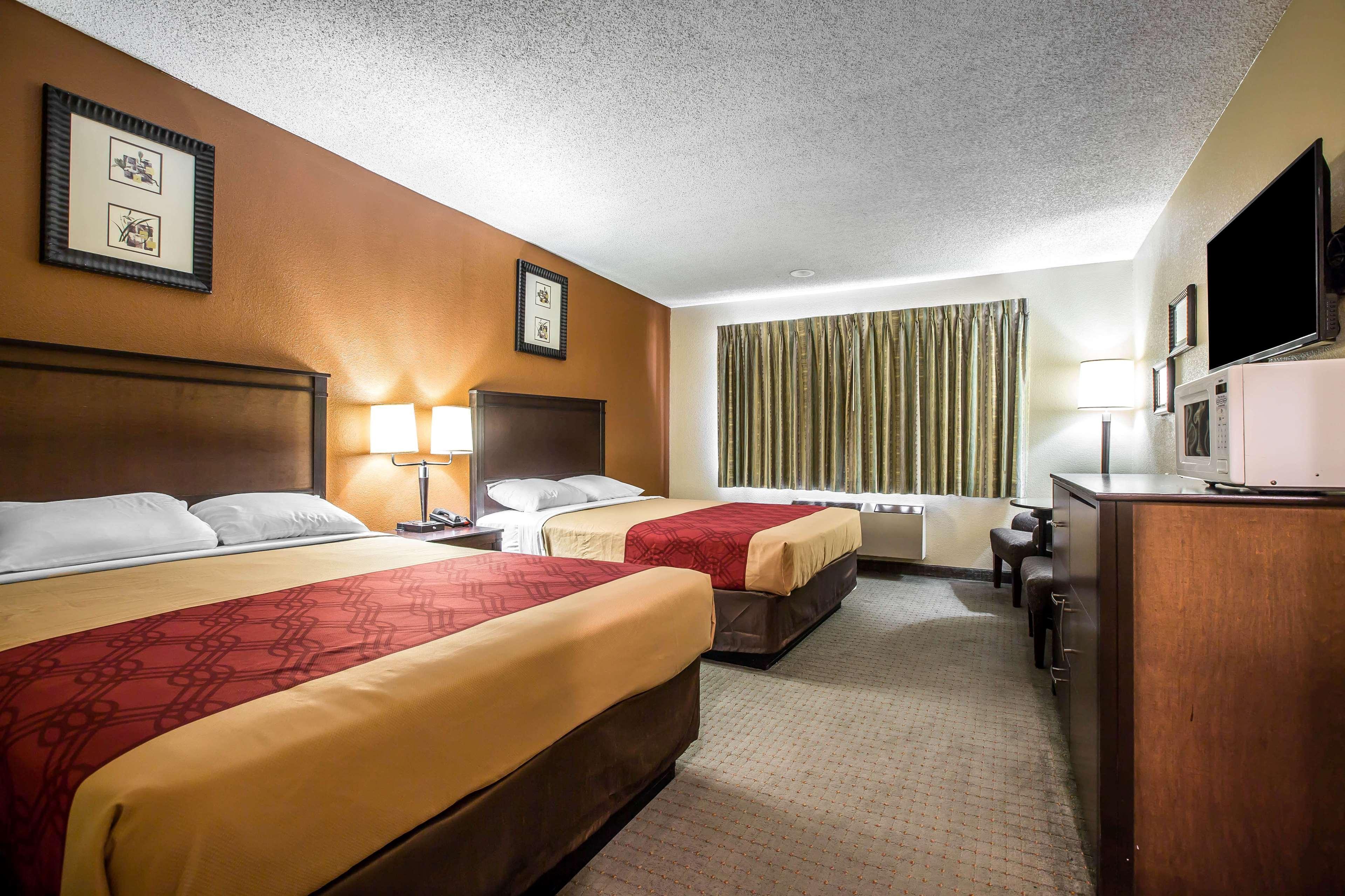 Hotel Baymont By Wyndham Ontario Exterior foto